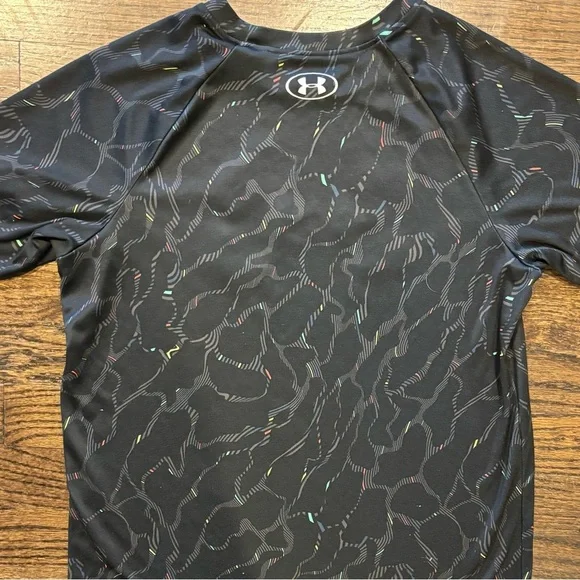 Under Armour Black and White HeatGear Shirt - Picture 5 of 6